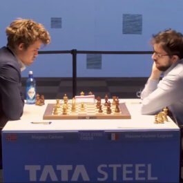 Carlsen, Magnus Vachier-Lagrave, Maxime – Tata Steel Masters – R13 – 31 janvier 2021 – Wijk aan Zee NED  7.Qa4+Qd7 8.Qa3 b6 9.Nf3 c5! 10.Be3